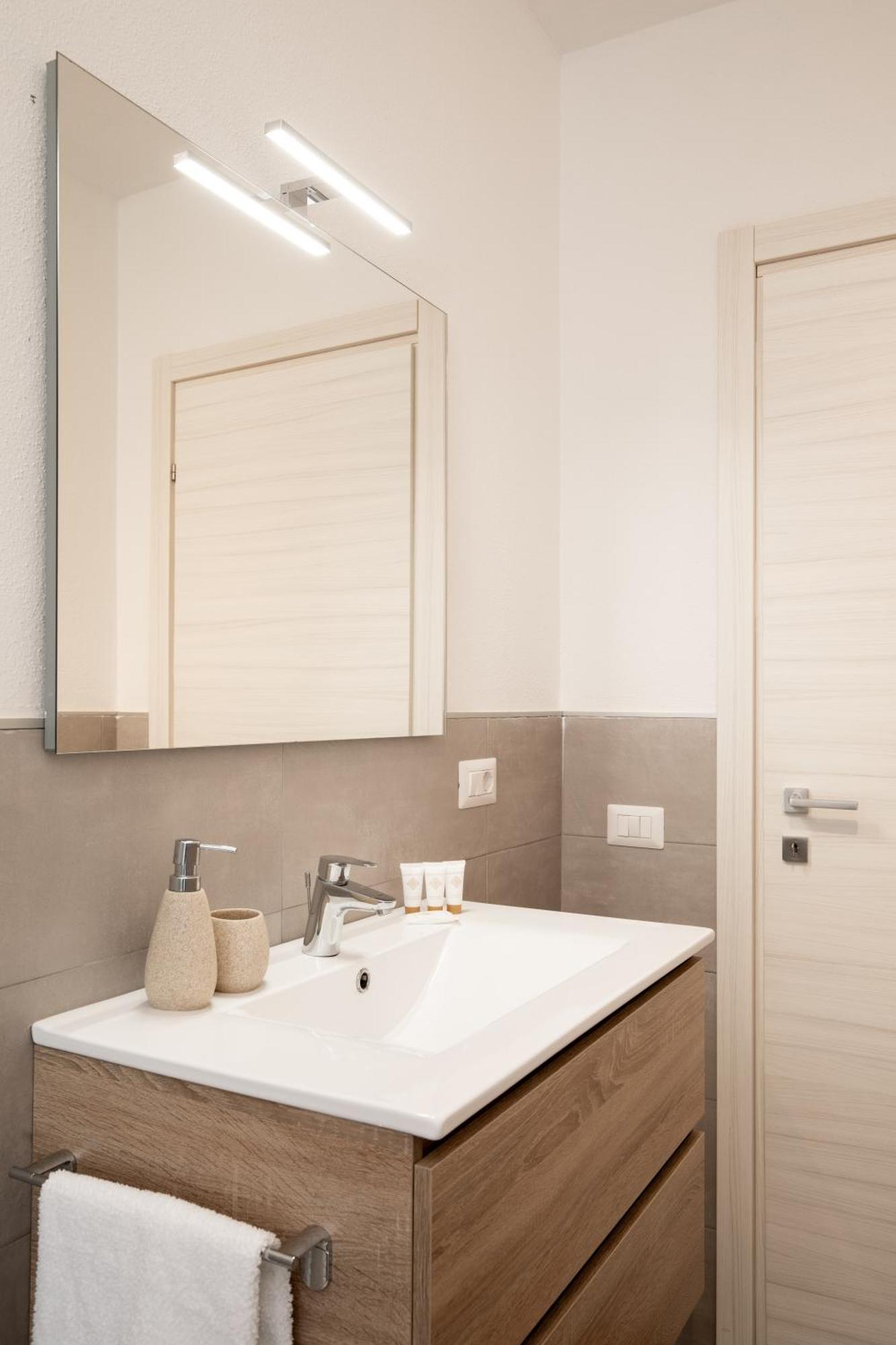 Zaira Home Free Wi-Fi 5 Minuti Dal Lago Liscia サンタントーニオ・ディ・ガッルーラ エクステリア 写真